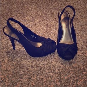 Audrey Brooke Black Pumps
